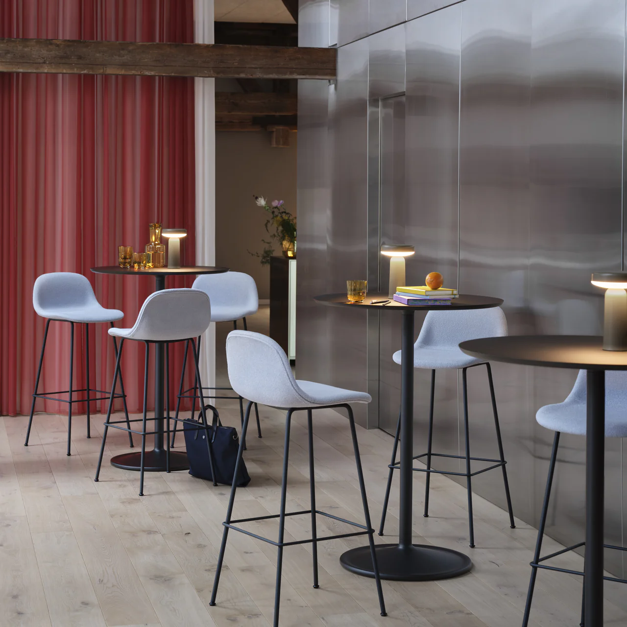 soft-cafe-75-h105-black-fiber-bar-stool-w-back-tube-acca-731-anthracite-black-ease-taupe-raise-muuto-orgcopy_571ce101-dfa1-4963-8ee6-5803cf875347_640x@2x.progressive.webp